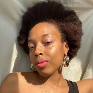 Meet your Posher, Zainab